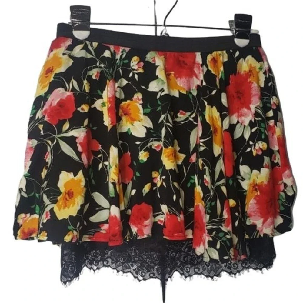JUNK BLACK RED FLORAL LACE SKIRT SIZE SMALL
